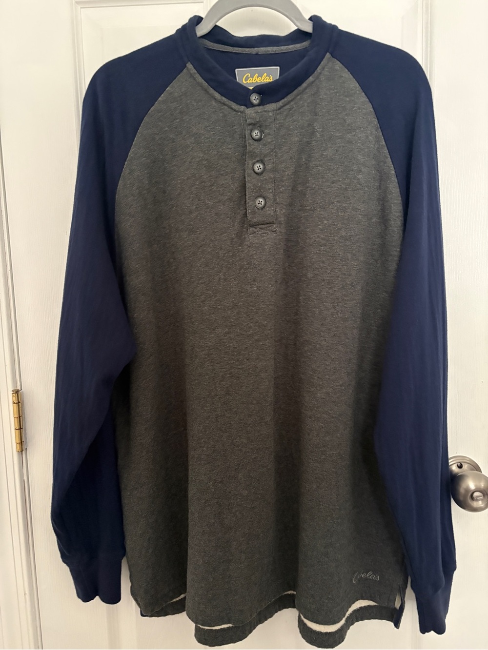 Cabela's Charcoal Gray Body with Navy Raglan Sleeve Henley Thermal #049